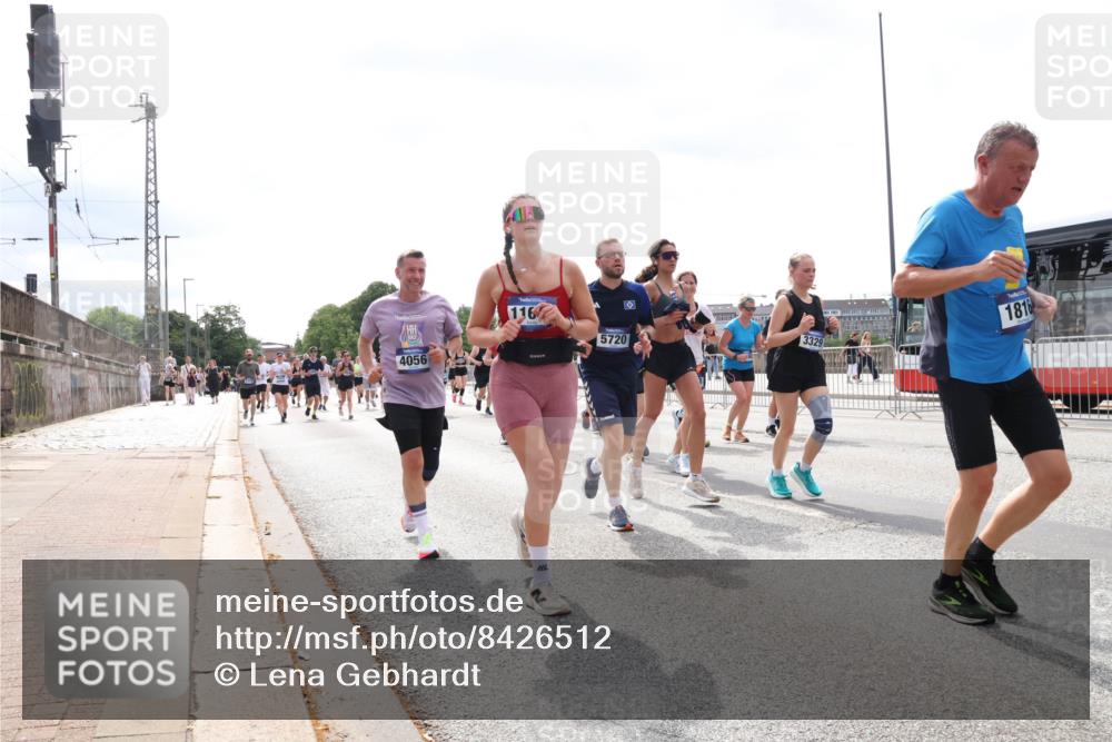 29.06.2025 - hella hamburg halbmarathon Lena Gebhardt http://msf.ph/oto/8426512 29.06.2025 10:43:30 Lombardsbrücke 4056, 116, 3329, 5720, 1816, 1023, 1149, 1155, 1310, 1400, 1467, 1788, 1816, 1878, 2103, 2158, 2267, 2361, 2733, 2971, 3074, 3238, 3329, 3390, 3518, 3638, 4056, 4177, 4302, 4367, 4680, 4866, 5192, 5201, 5214, 5268, 5370, 5610, 5720, 5755, 5967, 6012, 6096, 6226, 6334, 6440, 6931, 6971, 6973, 7043, 7197, 7205, 7206, 7461, 7489, 7504, 7872, 7926, 8000, 8058, 8135, 8184, 8233, 8408, 8435, 8504, 9072, 9639, 9641, 9644, 9831, 9976, 10083, 10097, 10180, 10200, 10202 meine-sportfotos.de