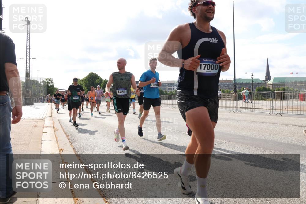 29.06.2025 - hella hamburg halbmarathon Lena Gebhardt http://msf.ph/oto/8426525 29.06.2025 09:52:39 Lombardsbrücke 7451, 18982, 10099, 17000, 1070, 1139, 1163, 1169, 1176, 1220, 1415, 1468, 1512, 1604, 1613, 1631, 1782, 2189, 2233, 2788, 3098, 3109, 3124, 3305, 3618, 3852, 4080, 4277, 4497, 4565, 4691, 4871, 4915, 4933, 5007, 5011, 5476, 5477, 5682, 6373, 6550, 6711, 7067, 7191, 7325, 7432, 7451, 7599, 7843, 7865, 7961, 8467, 8852, 9348, 9444, 9547, 10493, 10741, 10796, 11062, 11495, 11679, 11779, 12046, 12772, 13403, 13614, 13728, 14257 meine-sportfotos.de