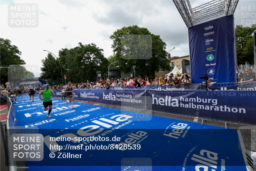 29.06.2025 - hella hamburg halbmarathon Zöllner http://msf.ph/oto/8426539 29.06.2025 10:35:21 Ziel 4944, 7867, 10877, 11898, 12514, 13798, 14789, 15415, 15701, 15773 meine-sportfotos.de