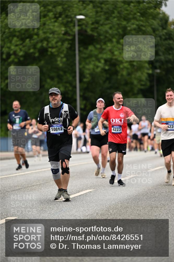 29.06.2025 - hella hamburg halbmarathon Dr. Thomas Lammeyer http://msf.ph/oto/8426551 29.06.2025 10:50:29 Kennedybrücke 1060, 1421, 1426, 1695, 1854, 1983, 2008, 2217, 2398, 2917, 2965, 3164, 4099, 4102, 4223, 4224, 5044, 5914, 6124, 6161, 6393, 6788, 6980, 7303, 7530, 7983, 10230, 10367, 10812, 11393 meine-sportfotos.de