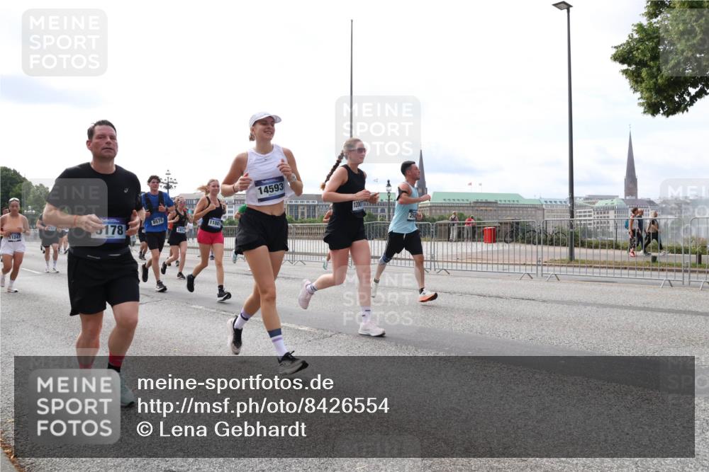 29.06.2025 - hella hamburg halbmarathon Lena Gebhardt http://msf.ph/oto/8426554 29.06.2025 10:19:24 Lombardsbrücke 11247, 178, 8575, 2012, 11081, 14593, 1145, 1332, 1534, 1708, 1718, 1755, 2017, 2096, 2311, 2357, 2441, 2589, 2795, 2802, 2812, 2895, 2993, 2995, 3026, 3105, 3118, 3446, 3631, 3678, 4108, 4110, 4170, 4562, 4570, 4722, 4845, 4979, 5034, 5035, 5080, 5098, 5123, 5178, 5323, 5429, 5449, 5849, 6194, 6249, 6444, 6477, 6482, 6542, 6736, 6939, 7143, 7252, 7836, 8537, 8575, 8761, 8778, 9252, 9270, 9272, 9652, 9756, 9757, 9856, 10037, 10039, 10124, 10129, 10540, 10816 meine-sportfotos.de