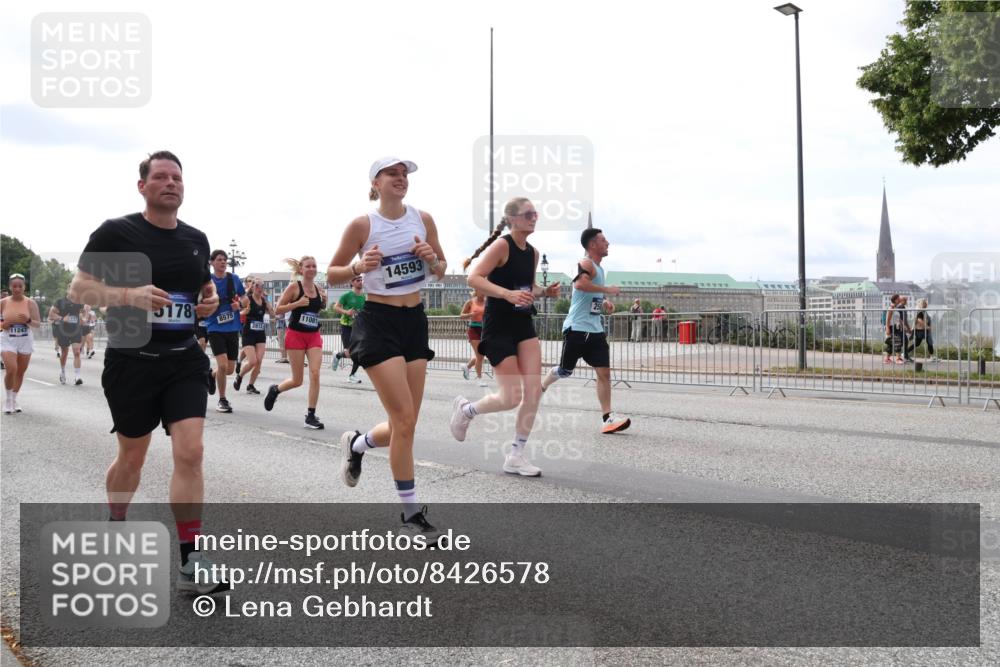 29.06.2025 - hella hamburg halbmarathon Lena Gebhardt http://msf.ph/oto/8426578 29.06.2025 10:19:24 Lombardsbrücke 11247, 178, 8575, 2812, 11081, 14593, 1145, 1332, 1534, 1708, 1718, 1755, 2017, 2096, 2311, 2357, 2441, 2589, 2795, 2802, 2812, 2895, 2993, 2995, 3026, 3105, 3118, 3446, 3631, 3678, 4108, 4110, 4170, 4562, 4570, 4722, 4845, 4979, 5034, 5035, 5080, 5098, 5123, 5178, 5323, 5429, 5449, 5849, 6194, 6249, 6444, 6477, 6482, 6542, 6736, 6939, 7143, 7252, 7836, 8537, 8575, 8761, 8778, 9252, 9270, 9272, 9652, 9756, 9757, 9856, 10037, 10039, 10124, 10129, 10540, 10816 meine-sportfotos.de