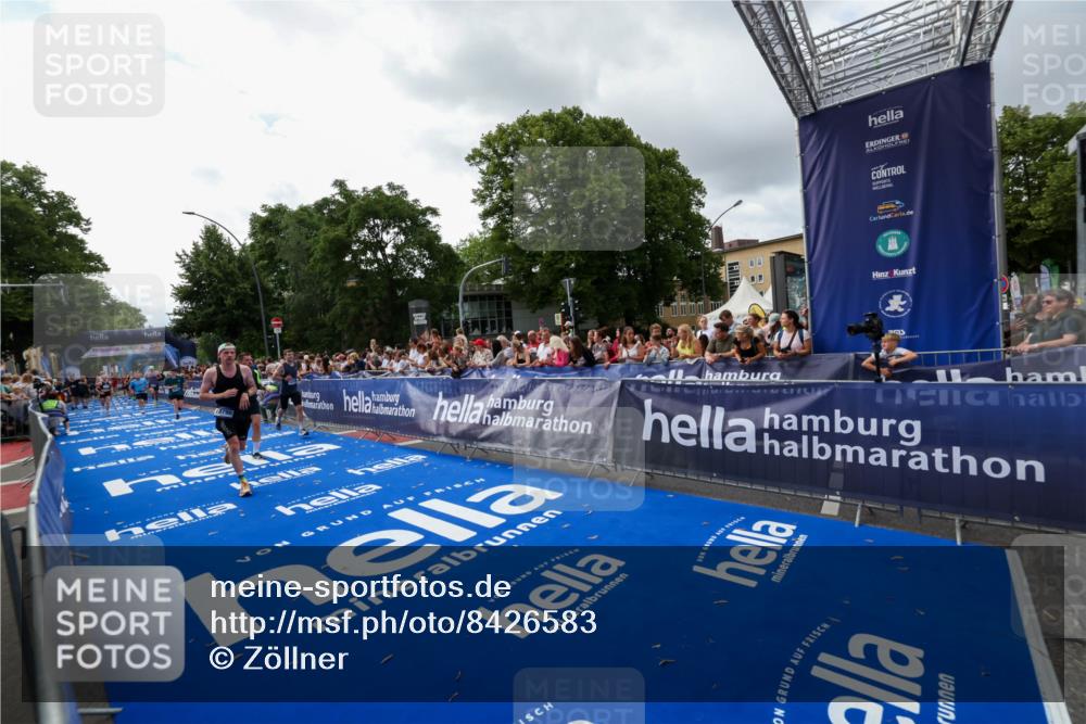 29.06.2025 - hella hamburg halbmarathon Zöllner http://msf.ph/oto/8426583 29.06.2025 10:35:24 Ziel 4944, 7867, 10877, 11898, 13798, 14789, 15390, 15701, 15773, 15931 meine-sportfotos.de