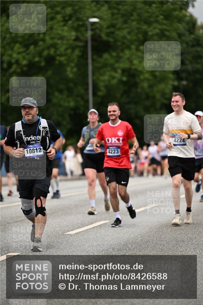 29.06.2025 - hella hamburg halbmarathon Dr. Thomas Lammeyer http://msf.ph/oto/8426588 29.06.2025 10:50:30 Kennedybrücke 1060, 1421, 1426, 1695, 1854, 1983, 2008, 2217, 2398, 2917, 3160, 3164, 4099, 4102, 4223, 4224, 5044, 6124, 6161, 6393, 6788, 6980, 7303, 7530, 7983, 8477, 10230, 10367, 10812, 11393 meine-sportfotos.de