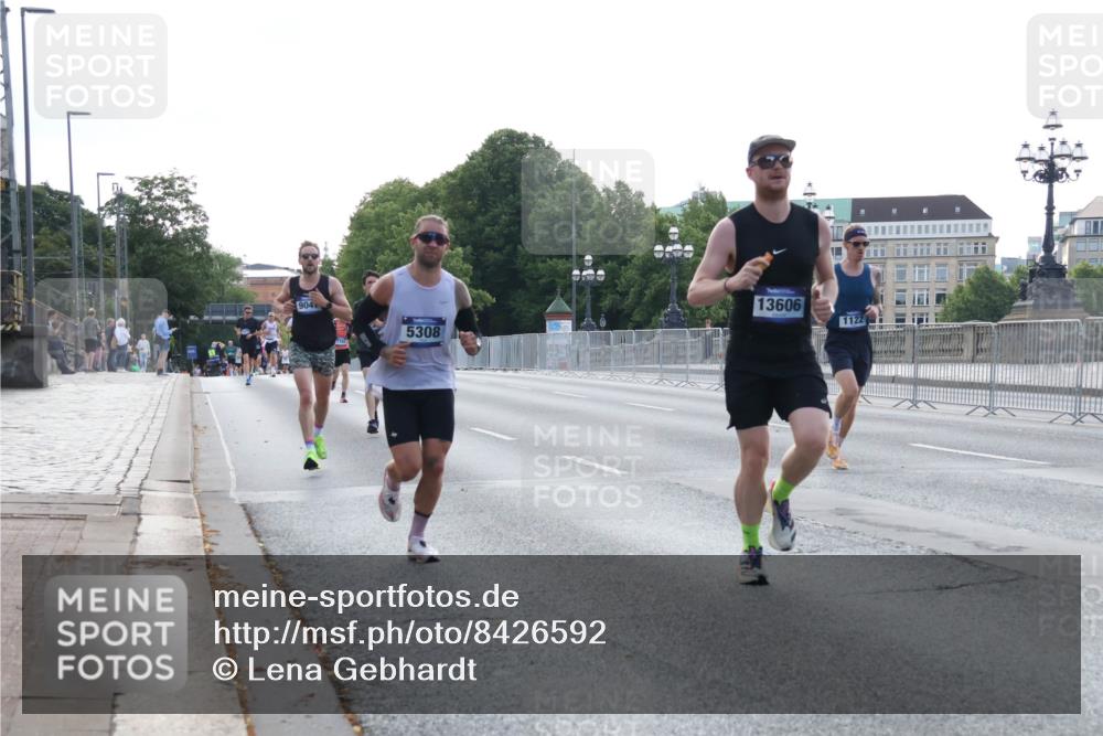 29.06.2025 - hella hamburg halbmarathon Lena Gebhardt http://msf.ph/oto/8426592 29.06.2025 09:44:00 Lombardsbrücke 904, 13606, 5308, 1122, 1953, 2075, 2180, 2203, 2483, 3189, 3379, 5308, 7231, 7793, 8318, 8376, 9047, 9804, 10222, 10351, 10655, 11150, 13383, 13606, 13941, 15023, 15136, 17040, 17893, 18763, 18832 meine-sportfotos.de