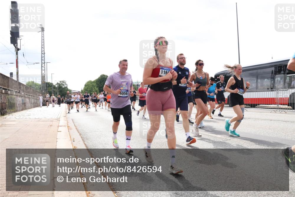 29.06.2025 - hella hamburg halbmarathon Lena Gebhardt http://msf.ph/oto/8426594 29.06.2025 10:43:31 Lombardsbrücke 4056, 116, 8408, 3329, 1023, 1149, 1155, 1310, 1400, 1467, 1788, 1816, 1878, 2103, 2158, 2267, 2361, 2733, 2971, 3074, 3238, 3329, 3390, 3518, 3597, 3638, 4056, 4177, 4302, 4367, 4680, 4866, 5192, 5201, 5214, 5268, 5370, 5610, 5720, 5755, 6012, 6036, 6096, 6226, 6334, 6440, 6931, 6971, 6973, 7043, 7197, 7205, 7206, 7461, 7489, 7504, 7872, 7926, 8000, 8058, 8135, 8184, 8233, 8408, 8435, 8504, 9072, 9639, 9641, 9644, 9704, 9831, 9976, 10083, 10097, 10200, 10202 meine-sportfotos.de