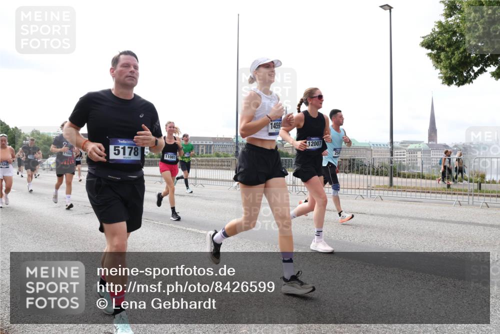 29.06.2025 - hella hamburg halbmarathon Lena Gebhardt http://msf.ph/oto/8426599 29.06.2025 10:19:25 Lombardsbrücke 1247, 3984, 51785, 11081, 1459, 12007, 258, 1145, 1332, 1534, 1708, 1718, 1755, 2017, 2096, 2311, 2357, 2441, 2589, 2795, 2802, 2812, 2895, 2993, 2995, 3026, 3105, 3118, 3446, 3631, 3678, 4108, 4110, 4170, 4562, 4570, 4722, 4845, 4979, 5034, 5035, 5080, 5098, 5123, 5178, 5323, 5429, 5449, 5849, 6194, 6249, 6444, 6477, 6482, 6542, 6736, 6939, 7143, 7836, 8537, 8575, 8761, 8778, 9252, 9270, 9272, 9652, 9756, 9757, 9856, 10037, 10039, 10124, 10129, 10540 meine-sportfotos.de