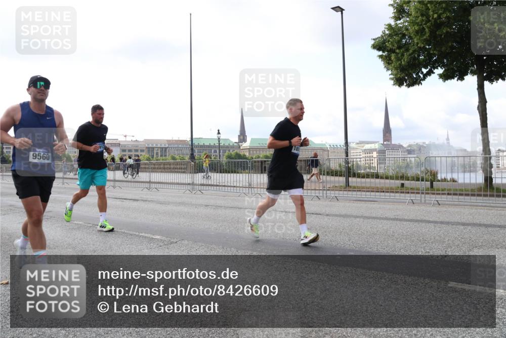 29.06.2025 - hella hamburg halbmarathon Lena Gebhardt http://msf.ph/oto/8426609 29.06.2025 10:06:35 Lombardsbrücke 9560, 913, 189, 1245, 1766, 1993, 4666, 4868, 5431, 5807, 5951, 6314, 6572, 6664, 7138, 8290, 8960, 9361, 9560, 10214, 10297, 10736, 10781, 10886, 12371, 13475, 13481, 13863, 14369, 14607, 15113, 15145, 15229, 15377, 15462, 15537, 15858, 16692, 16933, 17059, 17174, 17239, 17746, 18042, 18343, 18381, 18575, 18577, 18652, 18828, 18910, 18913, 18966 meine-sportfotos.de