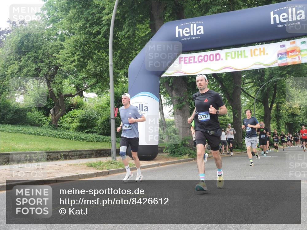29.06.2025 - hella hamburg halbmarathon KatJ http://msf.ph/oto/8426612 29.06.2025 10:39:41 Zwischen KM18-KM19 1683, 4121, 8172 meine-sportfotos.de