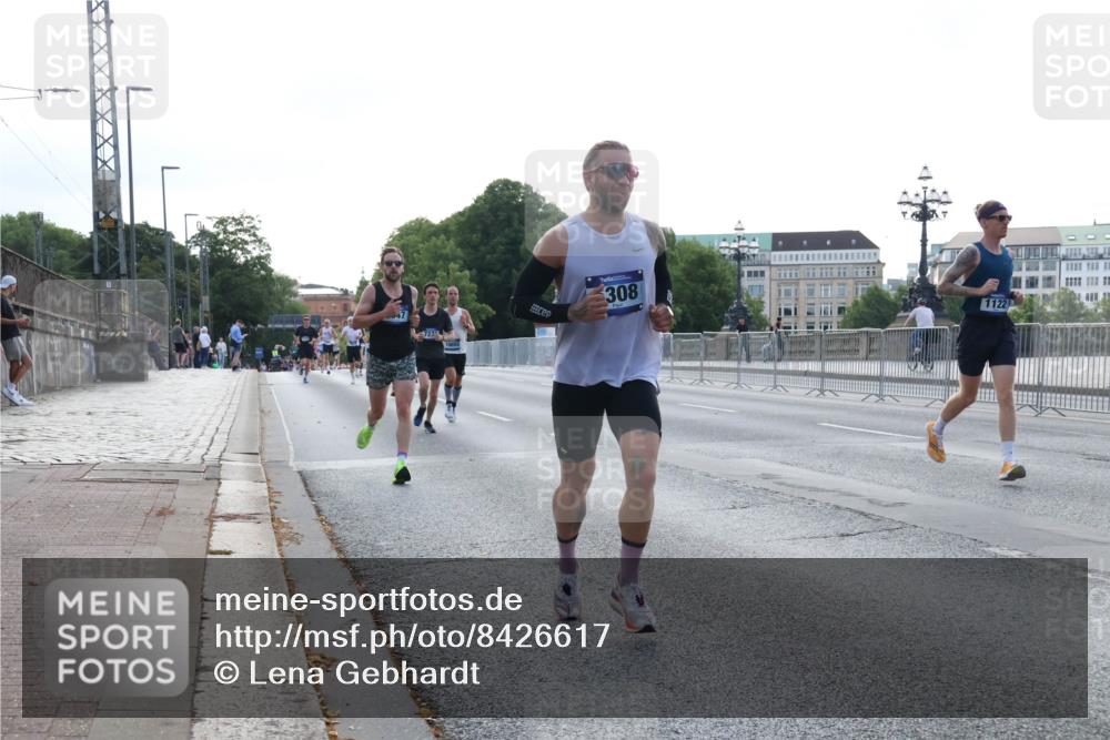 29.06.2025 - hella hamburg halbmarathon Lena Gebhardt http://msf.ph/oto/8426617 29.06.2025 09:44:01 Lombardsbrücke 308, 1122, 1122, 1953, 2075, 2180, 2203, 2483, 3189, 3379, 5308, 7231, 7793, 8318, 8376, 9047, 9804, 10222, 10351, 10655, 11150, 13383, 13606, 13941, 15023, 15136, 17040, 17893, 18763, 18832 meine-sportfotos.de