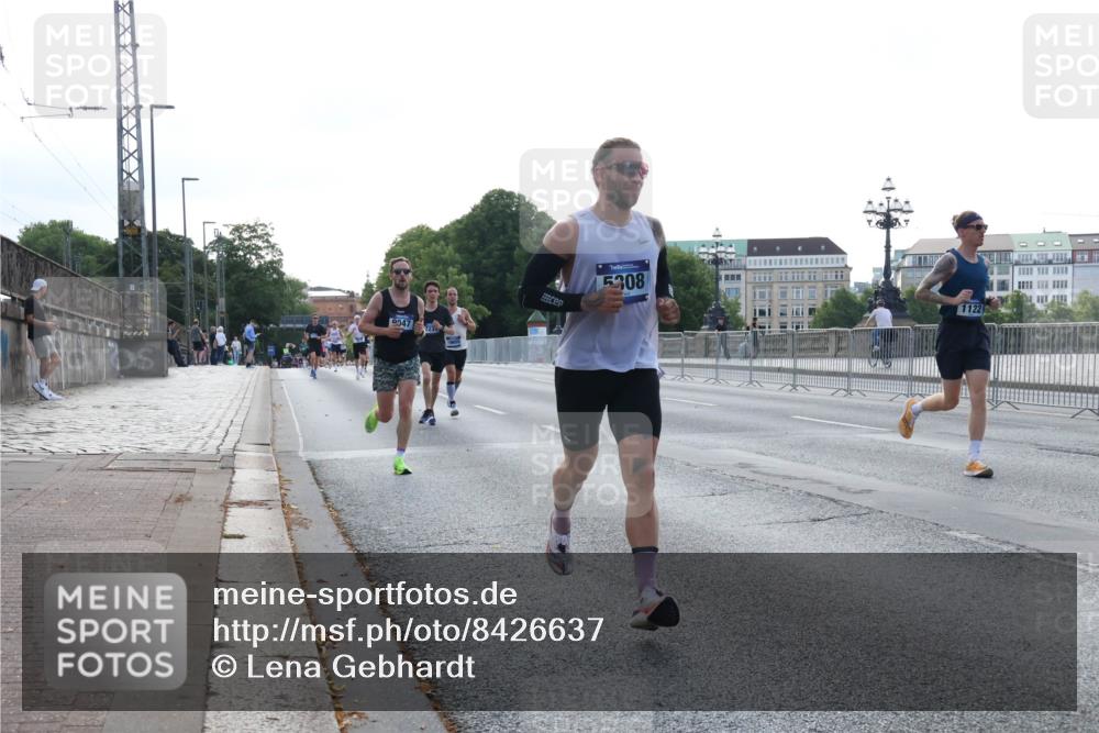 29.06.2025 - hella hamburg halbmarathon Lena Gebhardt http://msf.ph/oto/8426637 29.06.2025 09:44:02 Lombardsbrücke 9047, 5308, 1122, 1122, 1953, 2075, 2203, 2483, 3189, 3379, 5308, 7231, 7793, 8318, 8376, 9047, 9079, 9804, 10173, 10222, 10351, 10655, 11150, 13383, 13606, 13941, 15023, 15136, 17040, 17893, 18763, 18832 meine-sportfotos.de