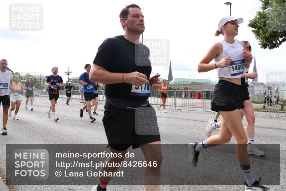 29.06.2025 - hella hamburg halbmarathon Lena Gebhardt http://msf.ph/oto/8426646 29.06.2025 10:19:25 Lombardsbrücke 10966, 1247, 332, 13984, 8575, 2812, 5178, 14593, 1145, 1332, 1534, 1708, 1718, 1755, 2017, 2096, 2311, 2357, 2441, 2589, 2795, 2802, 2812, 2895, 2993, 2995, 3026, 3105, 3118, 3446, 3631, 3678, 4108, 4110, 4170, 4562, 4570, 4722, 4845, 4979, 5034, 5035, 5080, 5098, 5123, 5178, 5323, 5429, 5449, 5849, 6194, 6249, 6444, 6477, 6482, 6542, 6736, 6939, 7143, 7836, 8537, 8575, 8761, 8778, 9252, 9270, 9272, 9652, 9756, 9757, 9856, 10037, 10039, 10124, 10129, 10540 meine-sportfotos.de