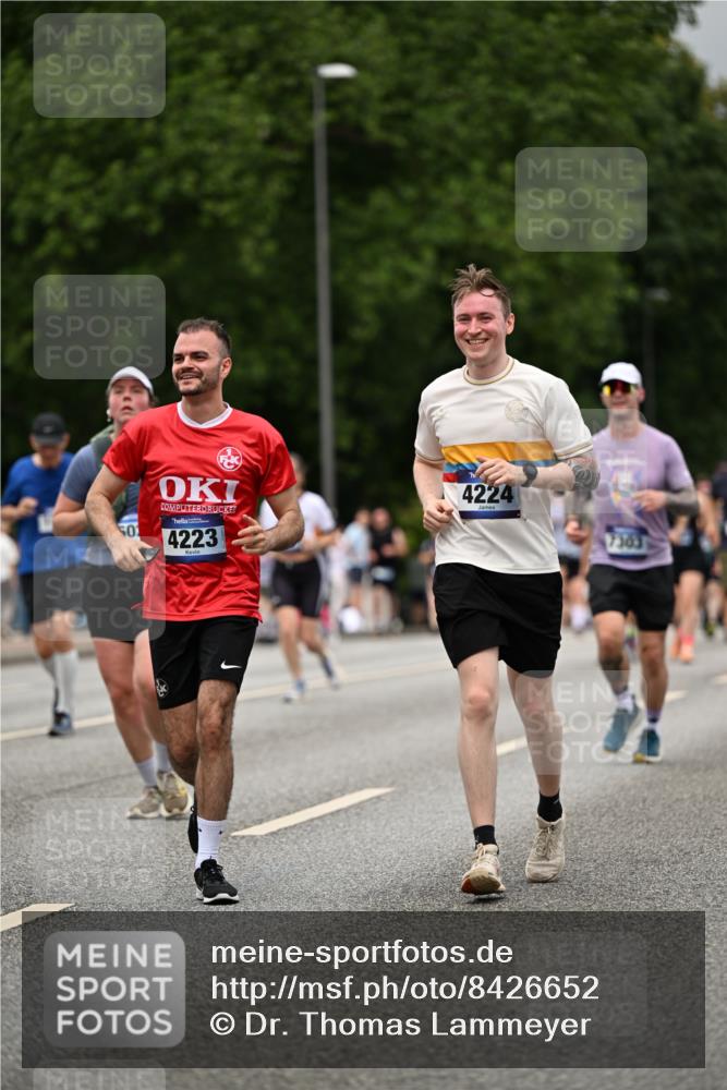 29.06.2025 - hella hamburg halbmarathon Dr. Thomas Lammeyer http://msf.ph/oto/8426652 29.06.2025 10:50:32 Kennedybrücke 1421, 1426, 1695, 1854, 1983, 2008, 2217, 2398, 2917, 3160, 3164, 4099, 4102, 4223, 4224, 5044, 6124, 6161, 6788, 7303, 7530, 7983, 8477, 10230, 10367, 10812, 11393 meine-sportfotos.de