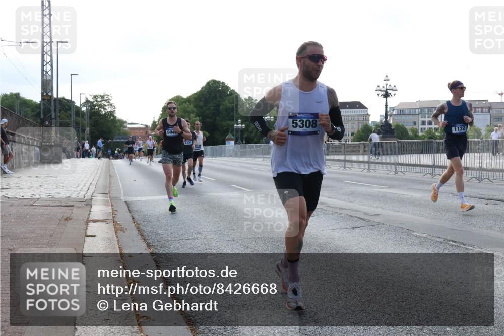 29.06.2025 - hella hamburg halbmarathon Lena Gebhardt http://msf.ph/oto/8426668 29.06.2025 09:44:02 Lombardsbrücke 904, 7231, 5308, 1122, 127, 1122, 1953, 2075, 2203, 2483, 3189, 3379, 5308, 7231, 7793, 8318, 8376, 9047, 9079, 9804, 10173, 10222, 10351, 10655, 11150, 13383, 13606, 13941, 15023, 15136, 17040, 17893, 18763, 18832 meine-sportfotos.de