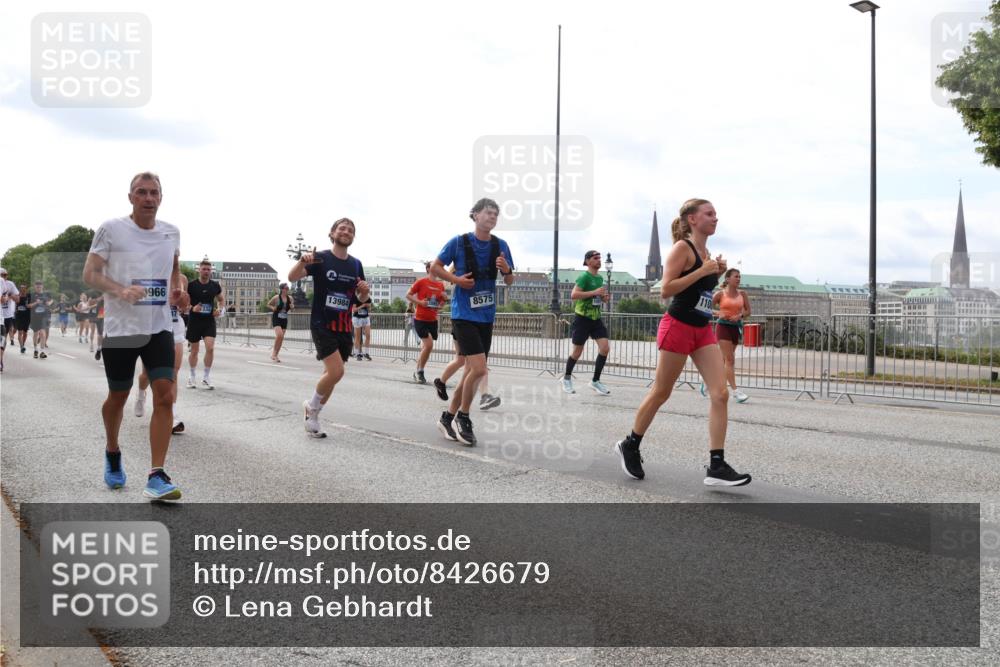 29.06.2025 - hella hamburg halbmarathon Lena Gebhardt http://msf.ph/oto/8426679 29.06.2025 10:19:26 Lombardsbrücke 966, 13984, 8575, 1100, 1145, 1332, 1534, 1708, 1718, 1755, 2017, 2096, 2311, 2357, 2441, 2589, 2795, 2802, 2812, 2895, 2993, 2995, 3026, 3105, 3118, 3446, 3678, 4108, 4110, 4170, 4562, 4570, 4722, 4845, 4979, 5034, 5035, 5080, 5098, 5123, 5178, 5323, 5429, 5449, 5849, 5878, 6194, 6249, 6444, 6477, 6482, 6542, 6736, 6796, 6797, 6939, 7143, 7836, 8537, 8575, 8761, 8778, 9252, 9270, 9652, 9756, 9757, 9856, 10037, 10039, 10124, 10129, 10540 meine-sportfotos.de