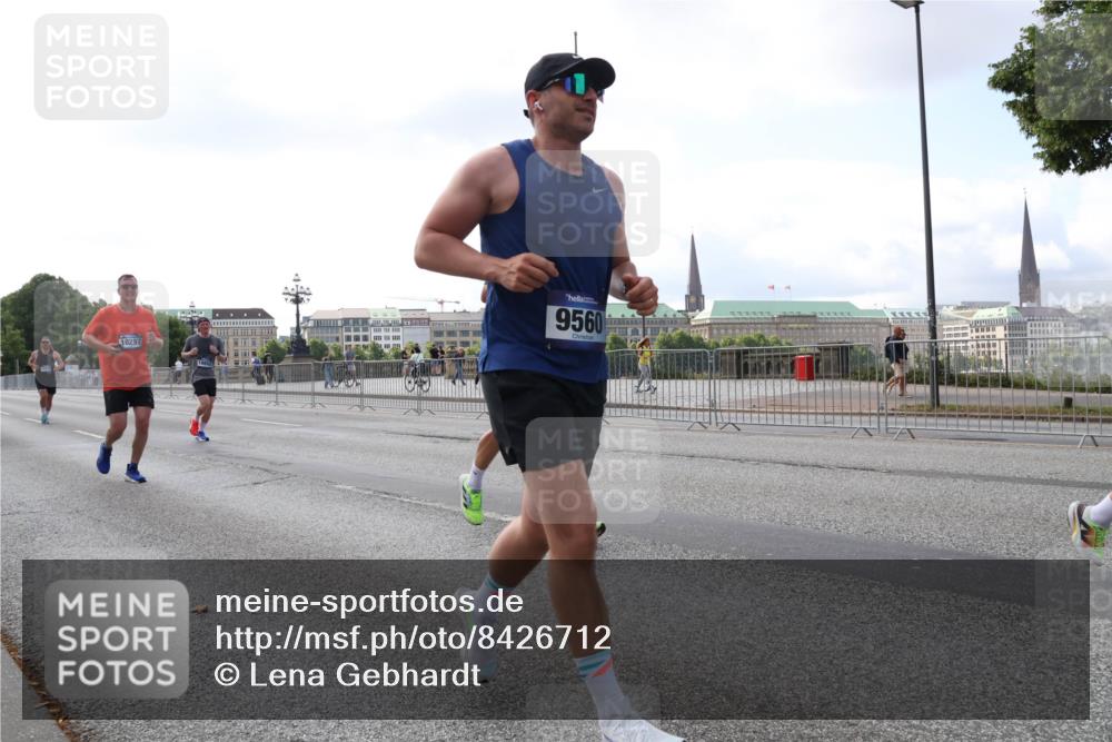 29.06.2025 - hella hamburg halbmarathon Lena Gebhardt http://msf.ph/oto/8426712 29.06.2025 10:06:35 Lombardsbrücke 10297, 9560, 1245, 1766, 1993, 4666, 4868, 5431, 5807, 5951, 6314, 6572, 6664, 7138, 8290, 8960, 9361, 9560, 10214, 10297, 10736, 10781, 10886, 12371, 13475, 13481, 13863, 14369, 14607, 15113, 15145, 15229, 15377, 15462, 15537, 15858, 16692, 16933, 17059, 17174, 17239, 17746, 18042, 18343, 18381, 18575, 18577, 18652, 18828, 18910, 18913, 18966 meine-sportfotos.de