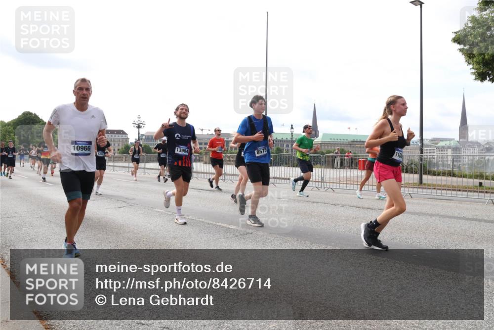 29.06.2025 - hella hamburg halbmarathon Lena Gebhardt http://msf.ph/oto/8426714 29.06.2025 10:19:26 Lombardsbrücke 10966, 1332, 13984, 8575, 1145, 1332, 1534, 1708, 1718, 1755, 2017, 2096, 2311, 2357, 2441, 2589, 2795, 2802, 2812, 2895, 2993, 2995, 3026, 3105, 3118, 3446, 3678, 4108, 4110, 4170, 4562, 4570, 4722, 4845, 4979, 5034, 5035, 5080, 5098, 5123, 5178, 5323, 5429, 5449, 5849, 5878, 6194, 6249, 6444, 6477, 6482, 6542, 6736, 6796, 6797, 6939, 7143, 7836, 8537, 8575, 8761, 8778, 9252, 9270, 9652, 9756, 9757, 9856, 10037, 10039, 10124, 10129, 10540 meine-sportfotos.de