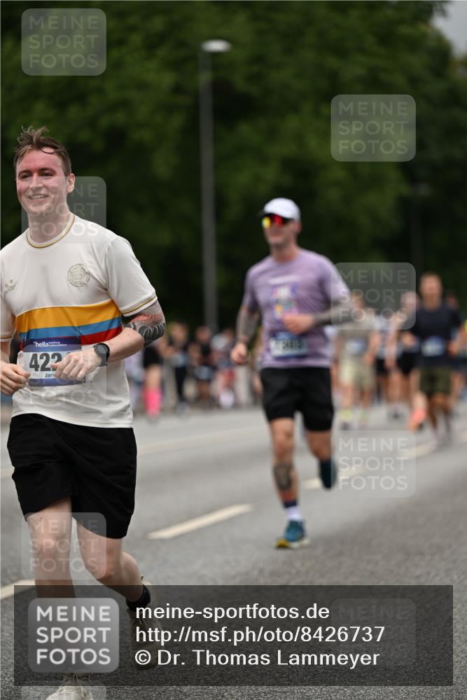 29.06.2025 - hella hamburg halbmarathon Dr. Thomas Lammeyer http://msf.ph/oto/8426737 29.06.2025 10:50:34 Kennedybrücke 1421, 1426, 1695, 1854, 1983, 2008, 2217, 2398, 2917, 3160, 3164, 4099, 4202, 4223, 4224, 4296, 5044, 6124, 6161, 6788, 7303, 7530, 7983, 8477, 9243, 10230, 10367, 10812, 11393 meine-sportfotos.de