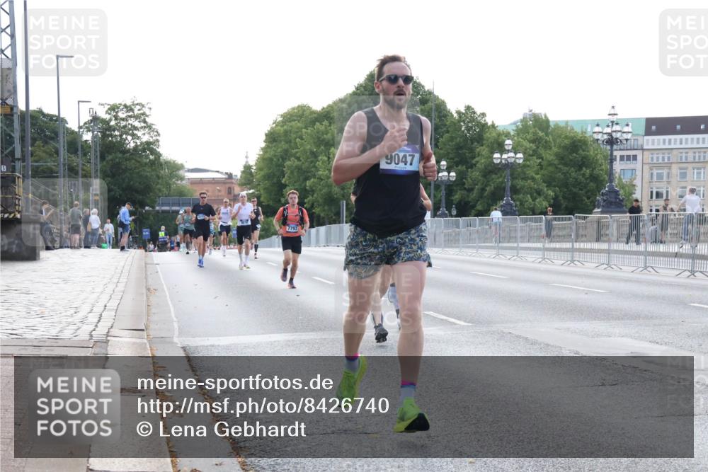 29.06.2025 - hella hamburg halbmarathon Lena Gebhardt http://msf.ph/oto/8426740 29.06.2025 09:44:03 Lombardsbrücke 7793, 9047, 1122, 1953, 2075, 2203, 2483, 3189, 3379, 5308, 7231, 7793, 8318, 8376, 8975, 9047, 9079, 9804, 10173, 10222, 10351, 10655, 11150, 13383, 13606, 13941, 15023, 15136, 17040, 17893, 18763, 18832 meine-sportfotos.de