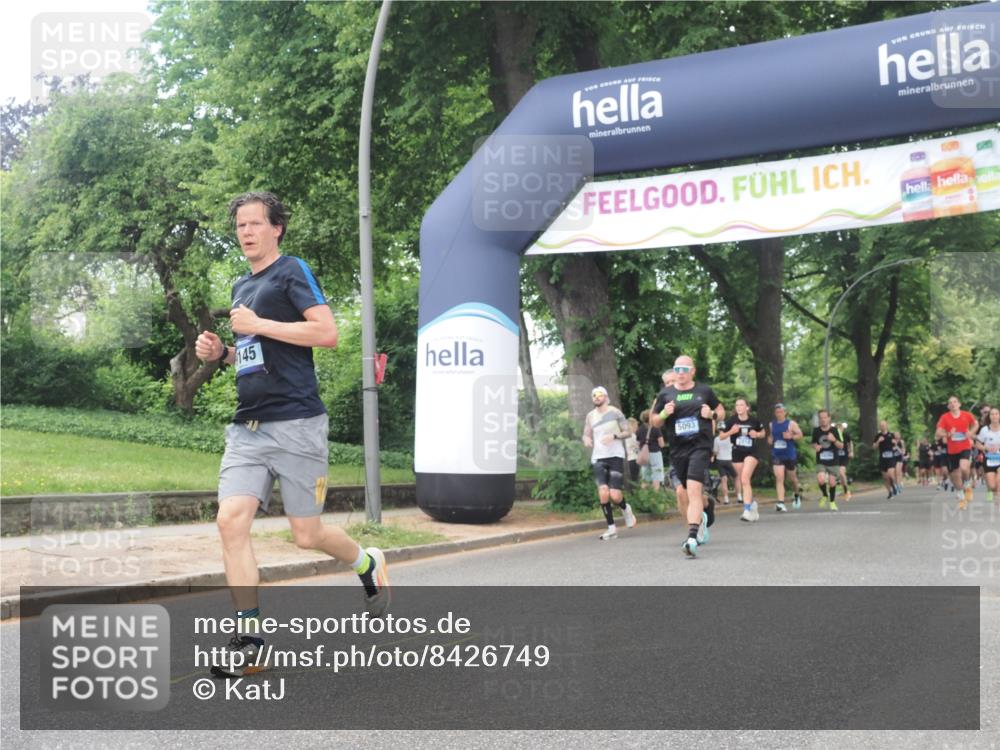 29.06.2025 - hella hamburg halbmarathon KatJ http://msf.ph/oto/8426749 29.06.2025 10:39:44 Zwischen KM18-KM19 5008, 5093, 7383 meine-sportfotos.de