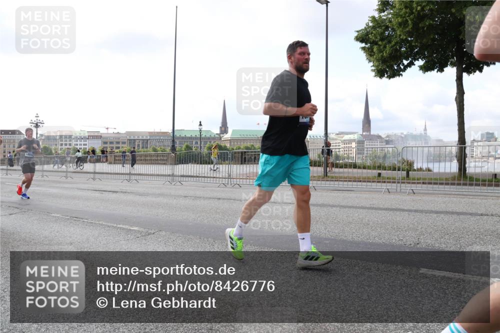 29.06.2025 - hella hamburg halbmarathon Lena Gebhardt http://msf.ph/oto/8426776 29.06.2025 10:06:36 Lombardsbrücke 1245, 1766, 1993, 4666, 4868, 5431, 5807, 5951, 6314, 6572, 6664, 7138, 8290, 8960, 9361, 9560, 10214, 10297, 10736, 10781, 10886, 12371, 13475, 13481, 13863, 14369, 14607, 15113, 15145, 15229, 15377, 15462, 15537, 15858, 16692, 16933, 17059, 17174, 17239, 17746, 18042, 18343, 18381, 18575, 18577, 18652, 18828, 18910, 18913, 18966 meine-sportfotos.de