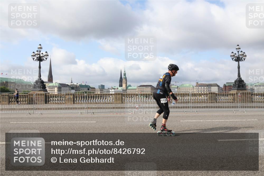 29.06.2025 - hella hamburg halbmarathon Lena Gebhardt http://msf.ph/oto/8426792 29.06.2025 08:58:59 Lombardsbrücke 115 meine-sportfotos.de