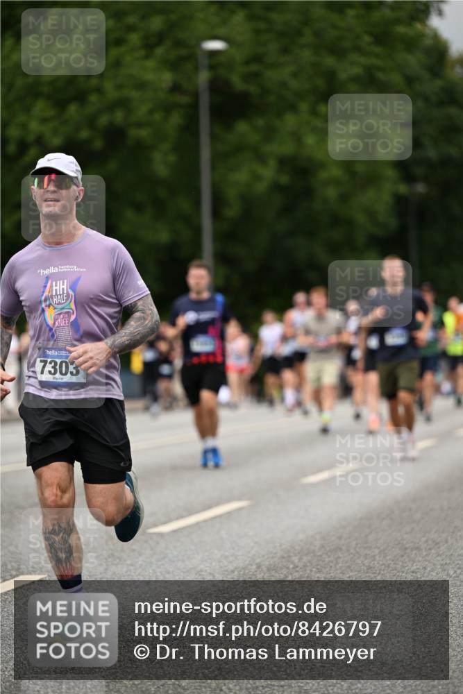 29.06.2025 - hella hamburg halbmarathon Dr. Thomas Lammeyer http://msf.ph/oto/8426797 29.06.2025 10:50:35 Kennedybrücke 1421, 1426, 1695, 1983, 2008, 2398, 2917, 3160, 3164, 4202, 4223, 4224, 4296, 4572, 5044, 6124, 6161, 6788, 7303, 7530, 7983, 8477, 9243, 10030, 10230, 10367, 10812, 11253, 11393 meine-sportfotos.de