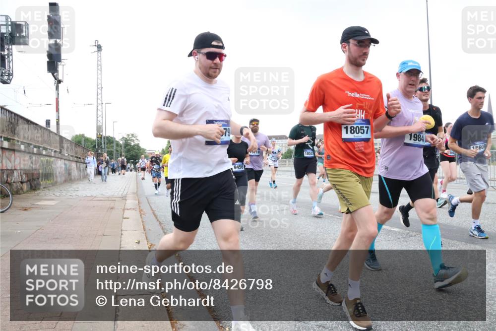 29.06.2025 - hella hamburg halbmarathon Lena Gebhardt http://msf.ph/oto/8426798 29.06.2025 10:53:42 Lombardsbrücke 79, 9456, 15, 18, 18523, 30, 18057, 1984, 19609, 1017, 1340, 1687, 1709, 1744, 1753, 1789, 1900, 1906, 1984, 2065, 2079, 2372, 2409, 2429, 2854, 3055, 3079, 3226, 3557, 4195, 4595, 4801, 5428, 5430, 5562, 5815, 5856, 5857, 5964, 6039, 6041, 6044, 6192, 6273, 6306, 6913, 6996, 7039, 7068, 7483, 7537, 7611, 7614, 7876, 7890, 8189, 8212, 8414, 8515, 8906, 8924, 9077, 9456, 9503, 9531, 9572, 9685, 9764, 9771, 9785, 10043, 10175, 10490, 11390, 12193, 12219, 12700 meine-sportfotos.de