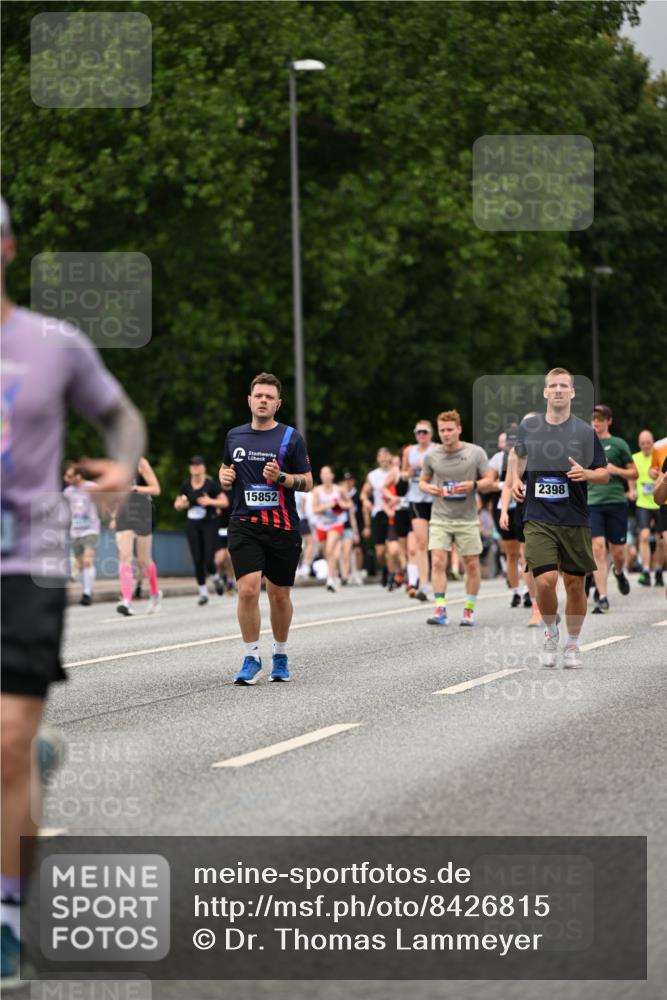 29.06.2025 - hella hamburg halbmarathon Dr. Thomas Lammeyer http://msf.ph/oto/8426815 29.06.2025 10:50:36 Kennedybrücke 1421, 1426, 1695, 1867, 1868, 1983, 2008, 2398, 2917, 3160, 3164, 4202, 4223, 4224, 4296, 4572, 5044, 6124, 6161, 6788, 7303, 7530, 7983, 8477, 9243, 10030, 10230, 10327, 10367, 10812, 11253, 11393 meine-sportfotos.de