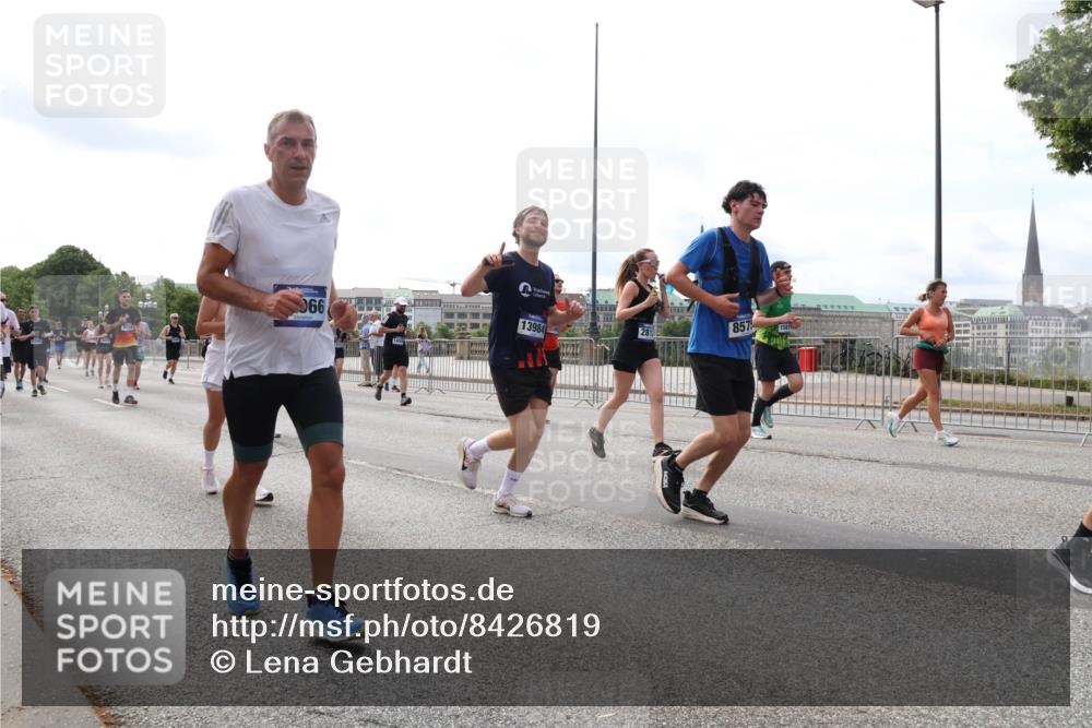 29.06.2025 - hella hamburg halbmarathon Lena Gebhardt http://msf.ph/oto/8426819 29.06.2025 10:19:26 Lombardsbrücke 66, 8575, 1581, 13984, 281, 1145, 1332, 1534, 1708, 1718, 1755, 2017, 2096, 2311, 2357, 2441, 2589, 2795, 2802, 2812, 2895, 2993, 2995, 3026, 3105, 3118, 3446, 3678, 4108, 4110, 4170, 4562, 4570, 4722, 4845, 4979, 5034, 5035, 5080, 5098, 5123, 5178, 5323, 5429, 5449, 5849, 5878, 6194, 6249, 6444, 6477, 6482, 6542, 6736, 6796, 6797, 6939, 7143, 7836, 8537, 8575, 8761, 8778, 9252, 9270, 9652, 9756, 9757, 9856, 10037, 10039, 10124, 10129, 10540 meine-sportfotos.de