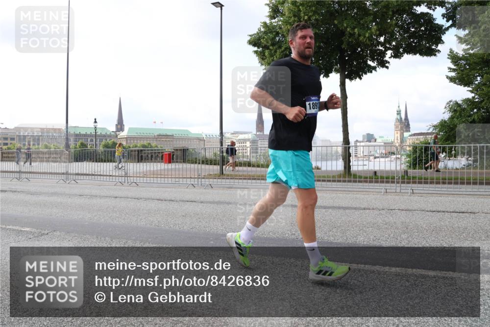 29.06.2025 - hella hamburg halbmarathon Lena Gebhardt http://msf.ph/oto/8426836 29.06.2025 10:06:37 Lombardsbrücke 1891, 1245, 1766, 1993, 4666, 4868, 5431, 5807, 5951, 6314, 6572, 6664, 7138, 8290, 8960, 9361, 9560, 10214, 10297, 10736, 10781, 10886, 12371, 12418, 13475, 13481, 13863, 14369, 14607, 15113, 15145, 15377, 15462, 15537, 15858, 16692, 16933, 17059, 17174, 17239, 17746, 18042, 18343, 18381, 18575, 18577, 18652, 18828, 18910, 18913, 18966 meine-sportfotos.de