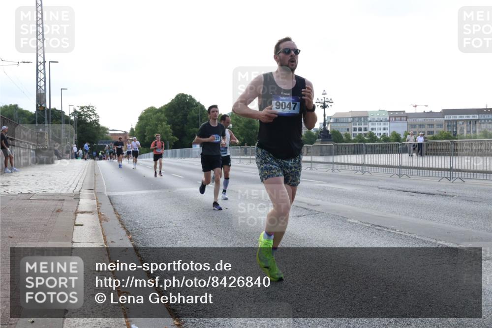 29.06.2025 - hella hamburg halbmarathon Lena Gebhardt http://msf.ph/oto/8426840 29.06.2025 09:44:04 Lombardsbrücke 31, 9047, 1122, 1953, 2075, 2203, 2483, 3189, 3379, 5308, 7231, 7793, 8318, 8376, 8975, 9047, 9079, 9804, 10173, 10222, 10351, 10655, 11150, 13383, 13606, 13941, 15023, 15136, 17040, 17893, 18763, 18832 meine-sportfotos.de