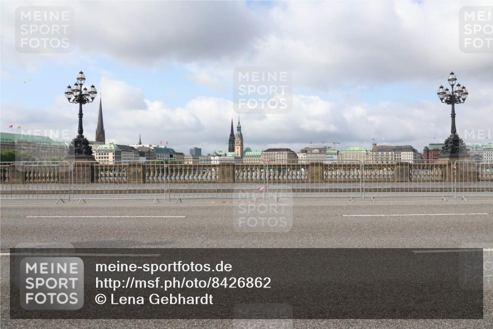 29.06.2025 - hella hamburg halbmarathon Lena Gebhardt http://msf.ph/oto/8426862 29.06.2025 08:59:02 Lombardsbrücke  meine-sportfotos.de