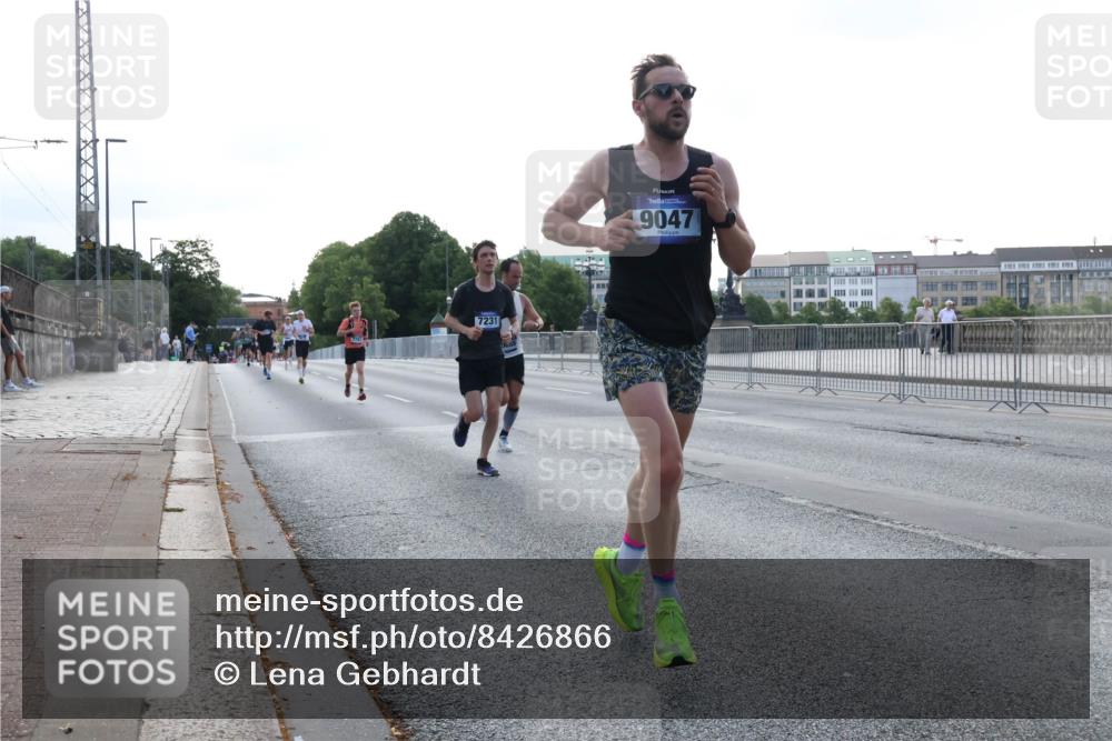 29.06.2025 - hella hamburg halbmarathon Lena Gebhardt http://msf.ph/oto/8426866 29.06.2025 09:44:04 Lombardsbrücke 7231, 9047, 1122, 1953, 2075, 2203, 2483, 3189, 3379, 5308, 7231, 7793, 8318, 8376, 8975, 9047, 9079, 9804, 10173, 10222, 10351, 10655, 11150, 13383, 13606, 13941, 15023, 15136, 17040, 17893, 18763, 18832 meine-sportfotos.de