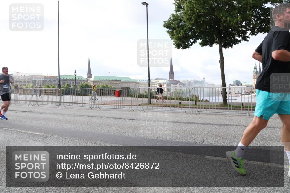 29.06.2025 - hella hamburg halbmarathon Lena Gebhardt http://msf.ph/oto/8426872 29.06.2025 10:06:37 Lombardsbrücke 18652, 1245, 1766, 1993, 4666, 4868, 5431, 5807, 5951, 6314, 6572, 6664, 7138, 8290, 8960, 9361, 9560, 10214, 10297, 10736, 10781, 10886, 12371, 12418, 13475, 13481, 13863, 14369, 14607, 15113, 15145, 15377, 15462, 15537, 15858, 16692, 16933, 17059, 17174, 17239, 17746, 18042, 18343, 18381, 18575, 18577, 18652, 18828, 18910, 18913, 18966 meine-sportfotos.de