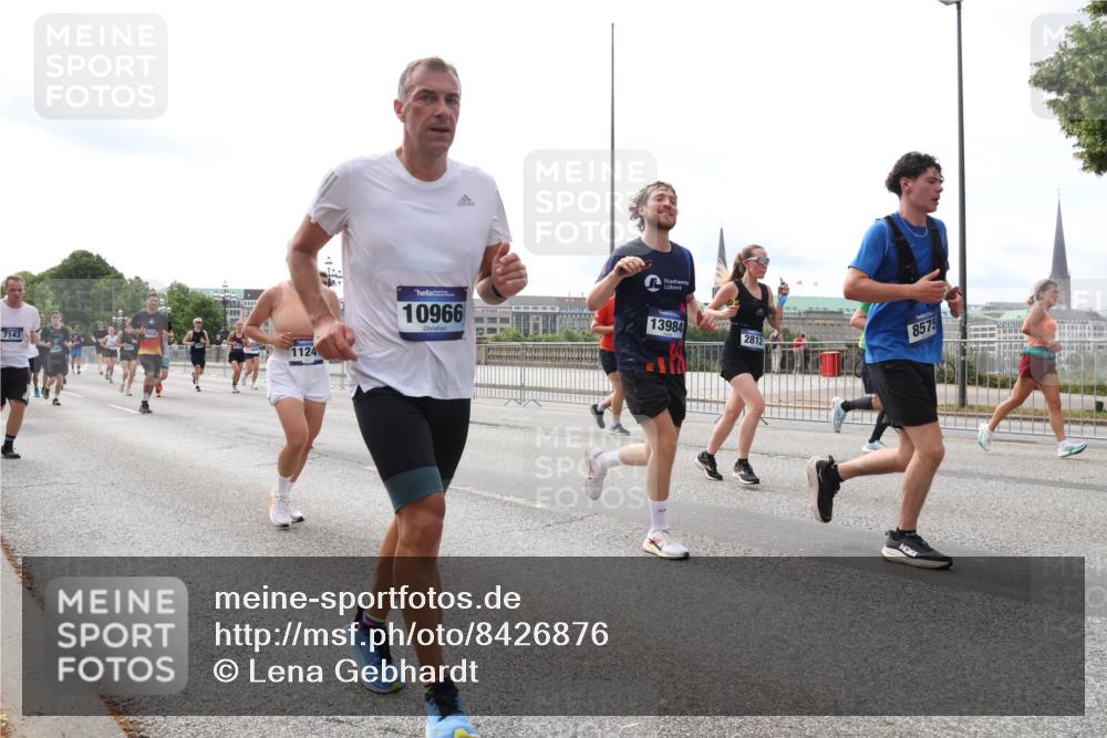 29.06.2025 - hella hamburg halbmarathon Lena Gebhardt http://msf.ph/oto/8426876 29.06.2025 10:19:27 Lombardsbrücke 7143, 1124, 10966, 13984, 2812, 8575, 1145, 1332, 1534, 1708, 1718, 1755, 2017, 2096, 2311, 2357, 2441, 2589, 2795, 2802, 2812, 2895, 2993, 2995, 3105, 3118, 3446, 3678, 4108, 4110, 4170, 4562, 4570, 4722, 4979, 5034, 5035, 5080, 5098, 5123, 5178, 5251, 5323, 5429, 5449, 5849, 5878, 6194, 6249, 6444, 6477, 6482, 6542, 6736, 6796, 6797, 6939, 7143, 7249, 7836, 8537, 8575, 8761, 8778, 9252, 9652, 9756, 9757, 9856, 10039, 10124, 10129, 10540 meine-sportfotos.de