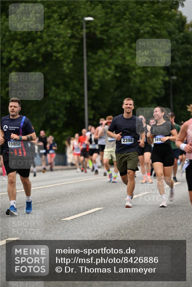 29.06.2025 - hella hamburg halbmarathon Dr. Thomas Lammeyer http://msf.ph/oto/8426886 29.06.2025 10:50:38 Kennedybrücke 1421, 1426, 1695, 1867, 1868, 1924, 1983, 2008, 2398, 2773, 2917, 3160, 3164, 4202, 4223, 4224, 4296, 4572, 5044, 6124, 6161, 7303, 7530, 8477, 9243, 9445, 10030, 10230, 10327, 10367, 10812, 11253, 11393 meine-sportfotos.de
