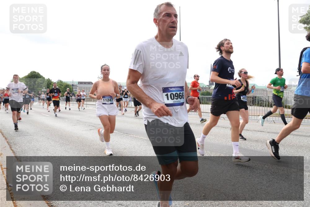 29.06.2025 - hella hamburg halbmarathon Lena Gebhardt http://msf.ph/oto/8426903 29.06.2025 10:19:27 Lombardsbrücke 7142, 11247, 10966, 2812, 1145, 1332, 1534, 1708, 1718, 1755, 2017, 2096, 2311, 2357, 2441, 2589, 2795, 2802, 2812, 2895, 2993, 2995, 3105, 3118, 3446, 3678, 4108, 4110, 4170, 4562, 4570, 4722, 4979, 5034, 5035, 5080, 5098, 5123, 5178, 5251, 5323, 5429, 5449, 5849, 5878, 6194, 6249, 6444, 6477, 6482, 6542, 6736, 6796, 6797, 6939, 7143, 7249, 7836, 8537, 8575, 8761, 8778, 9252, 9652, 9756, 9757, 9856, 10039, 10124, 10129, 10540 meine-sportfotos.de