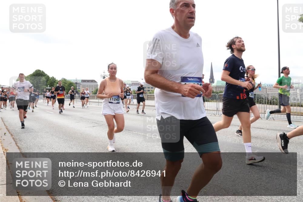 29.06.2025 - hella hamburg halbmarathon Lena Gebhardt http://msf.ph/oto/8426941 29.06.2025 10:19:27 Lombardsbrücke 7143, 11247, 158, 281, 1145, 1332, 1534, 1708, 1718, 1755, 2017, 2096, 2311, 2357, 2441, 2589, 2795, 2802, 2812, 2895, 2993, 2995, 3105, 3118, 3446, 3678, 4108, 4110, 4170, 4562, 4570, 4722, 4979, 5034, 5035, 5080, 5098, 5123, 5178, 5251, 5323, 5429, 5449, 5849, 5878, 6194, 6249, 6444, 6477, 6482, 6542, 6736, 6796, 6797, 6939, 7143, 7249, 7836, 8537, 8575, 8761, 8778, 9252, 9652, 9756, 9757, 9856, 10039, 10124, 10129, 10540 meine-sportfotos.de