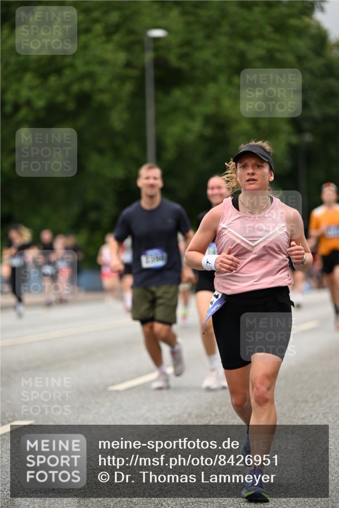 29.06.2025 - hella hamburg halbmarathon Dr. Thomas Lammeyer http://msf.ph/oto/8426951 29.06.2025 10:50:39 Kennedybrücke 1033, 1421, 1426, 1695, 1867, 1868, 1924, 1983, 2008, 2398, 2773, 2917, 3160, 3164, 4202, 4223, 4224, 4296, 4317, 4572, 5044, 6124, 6161, 7303, 7530, 8477, 9243, 9445, 10030, 10230, 10327, 10329, 10367, 10812, 11253, 11393 meine-sportfotos.de
