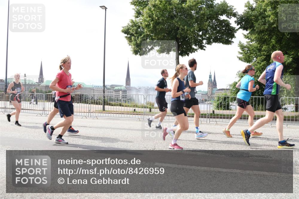 29.06.2025 - hella hamburg halbmarathon Lena Gebhardt http://msf.ph/oto/8426959 29.06.2025 10:43:34 Lombardsbrücke 8233, 1023, 1155, 1310, 1400, 1467, 1816, 1878, 2267, 2361, 2733, 2971, 3074, 3238, 3329, 3390, 3597, 3638, 4056, 4177, 4302, 4367, 4680, 4866, 5192, 5201, 5214, 5268, 5293, 5370, 5610, 5720, 5755, 5890, 6012, 6036, 6096, 6226, 6334, 6440, 6931, 6971, 6973, 7197, 7205, 7206, 7461, 7489, 7504, 7872, 7926, 8000, 8058, 8135, 8184, 8233, 8408, 8435, 8504, 9072, 9639, 9641, 9704, 9831, 9976, 10083, 10097, 10200, 10202 meine-sportfotos.de