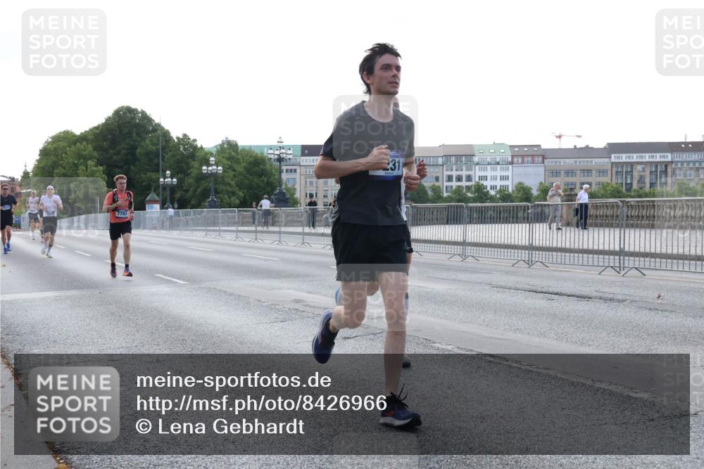 29.06.2025 - hella hamburg halbmarathon Lena Gebhardt http://msf.ph/oto/8426966 29.06.2025 09:44:05 Lombardsbrücke 7793, 231, 1122, 1953, 2075, 2203, 2483, 3189, 3379, 5308, 5344, 7231, 7793, 8318, 8376, 8975, 9047, 9079, 9804, 10173, 10222, 10351, 10655, 10790, 11150, 13383, 13606, 13941, 15023, 15136, 15655, 17040, 17893, 18763, 18832 meine-sportfotos.de