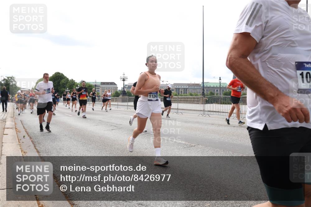 29.06.2025 - hella hamburg halbmarathon Lena Gebhardt http://msf.ph/oto/8426977 29.06.2025 10:19:27 Lombardsbrücke 143, 11247, 2895, 10, 1145, 1332, 1534, 1708, 1718, 1755, 2017, 2096, 2311, 2357, 2441, 2589, 2795, 2802, 2812, 2895, 2993, 2995, 3105, 3118, 3446, 3678, 4108, 4110, 4170, 4562, 4570, 4722, 4979, 5034, 5035, 5080, 5098, 5123, 5178, 5251, 5323, 5429, 5449, 5849, 5878, 6194, 6249, 6444, 6477, 6482, 6542, 6736, 6796, 6797, 6939, 7143, 7249, 7836, 8537, 8575, 8761, 8778, 9252, 9652, 9756, 9757, 9856, 10039, 10124, 10129, 10540 meine-sportfotos.de
