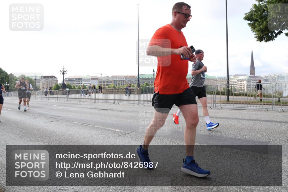 29.06.2025 - hella hamburg halbmarathon Lena Gebhardt http://msf.ph/oto/8426987 29.06.2025 10:06:38 Lombardsbrücke 1245, 1766, 1993, 4666, 4868, 5431, 5807, 5951, 6314, 6572, 6664, 7138, 8290, 8960, 9361, 9560, 10214, 10297, 10736, 10781, 10886, 12371, 12418, 13475, 13481, 13863, 14607, 15113, 15145, 15377, 15462, 15537, 15858, 16692, 16933, 17059, 17174, 17239, 18042, 18343, 18381, 18575, 18577, 18652, 18828, 18910, 18913, 18966 meine-sportfotos.de