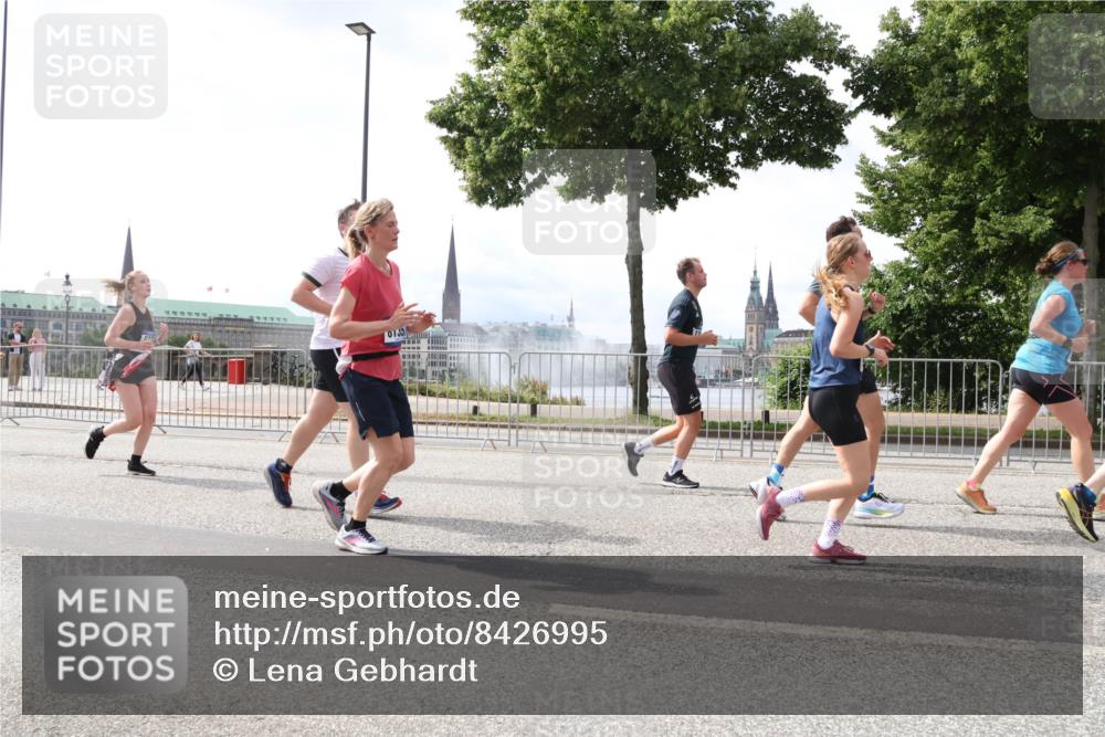 29.06.2025 - hella hamburg halbmarathon Lena Gebhardt http://msf.ph/oto/8426995 29.06.2025 10:43:34 Lombardsbrücke 0135, 1023, 1155, 1310, 1400, 1467, 1816, 1878, 2267, 2361, 2733, 2971, 3074, 3238, 3329, 3390, 3597, 3638, 4056, 4177, 4302, 4367, 4680, 4866, 5192, 5201, 5214, 5268, 5293, 5370, 5610, 5720, 5755, 5890, 6012, 6036, 6096, 6226, 6334, 6440, 6931, 6971, 6973, 7197, 7205, 7206, 7461, 7489, 7504, 7872, 7926, 8000, 8058, 8135, 8184, 8233, 8408, 8435, 8504, 9072, 9639, 9641, 9704, 9831, 9976, 10083, 10097, 10200, 10202 meine-sportfotos.de