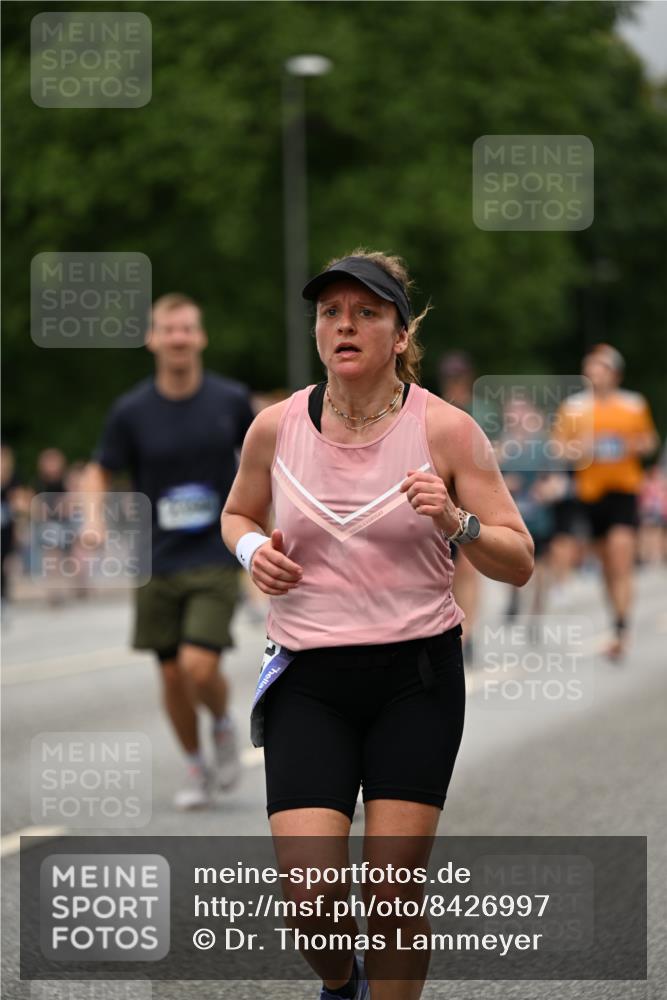 29.06.2025 - hella hamburg halbmarathon Dr. Thomas Lammeyer http://msf.ph/oto/8426997 29.06.2025 10:50:40 Kennedybrücke 1033, 1421, 1426, 1429, 1695, 1867, 1868, 1924, 1983, 2008, 2398, 2773, 2917, 3160, 3164, 4202, 4223, 4224, 4296, 4317, 4572, 5044, 6124, 6161, 7303, 7530, 8477, 9243, 9445, 10030, 10230, 10327, 10329, 10367, 10812, 11253, 11393 meine-sportfotos.de