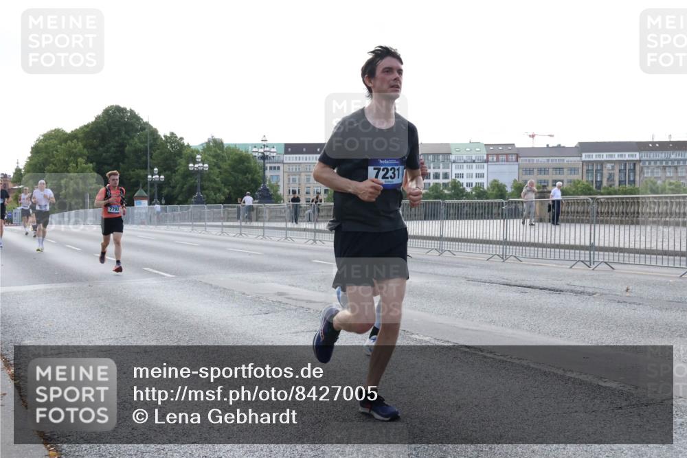 29.06.2025 - hella hamburg halbmarathon Lena Gebhardt http://msf.ph/oto/8427005 29.06.2025 09:44:05 Lombardsbrücke 7793, 7231, 1122, 1953, 2075, 2203, 2483, 3189, 3379, 5308, 5344, 7231, 7793, 8318, 8376, 8975, 9047, 9079, 9804, 10173, 10222, 10351, 10655, 10790, 11150, 13383, 13606, 13941, 15023, 15136, 15655, 17040, 17893, 18763, 18832 meine-sportfotos.de