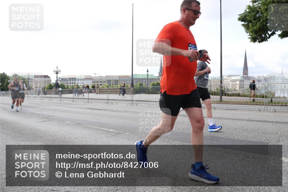 29.06.2025 - hella hamburg halbmarathon Lena Gebhardt http://msf.ph/oto/8427006 29.06.2025 10:06:38 Lombardsbrücke 14, 1245, 1766, 1993, 4666, 4868, 5431, 5807, 5951, 6314, 6572, 6664, 7138, 8290, 8960, 9361, 9560, 10214, 10297, 10736, 10781, 10886, 12371, 12418, 13475, 13481, 13863, 14607, 15113, 15145, 15377, 15462, 15537, 15858, 16692, 16933, 17059, 17174, 17239, 18042, 18343, 18381, 18575, 18577, 18652, 18828, 18910, 18913, 18966 meine-sportfotos.de