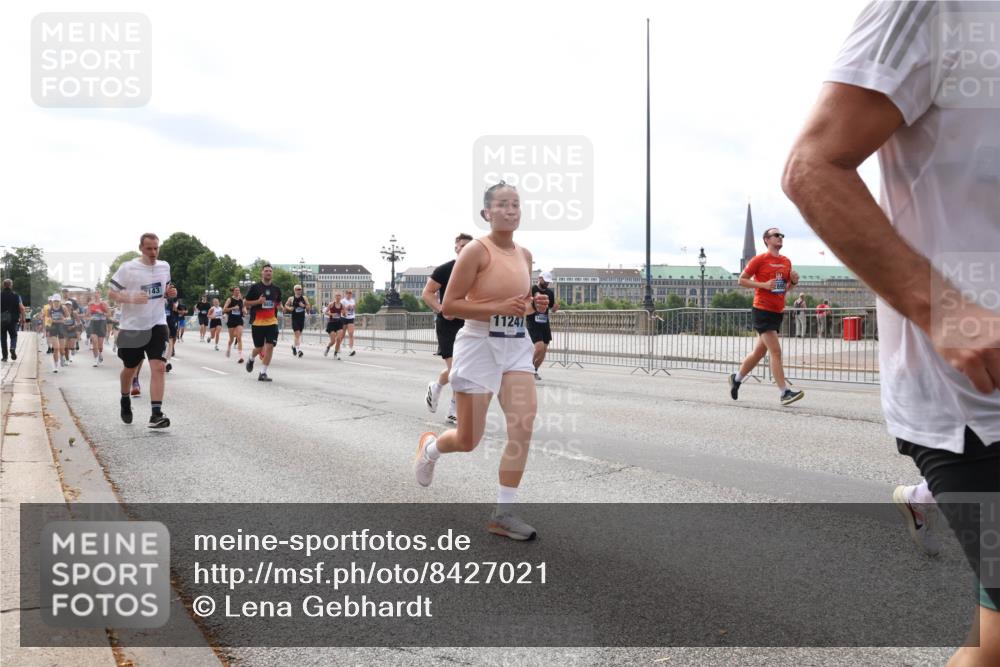 29.06.2025 - hella hamburg halbmarathon Lena Gebhardt http://msf.ph/oto/8427021 29.06.2025 10:19:27 Lombardsbrücke 143, 11247, 2895, 1145, 1332, 1534, 1708, 1718, 1755, 2017, 2096, 2311, 2357, 2441, 2589, 2795, 2802, 2812, 2895, 2993, 2995, 3105, 3118, 3446, 3678, 4108, 4110, 4170, 4562, 4570, 4722, 4979, 5034, 5035, 5080, 5098, 5123, 5178, 5251, 5323, 5429, 5449, 5849, 5878, 6194, 6249, 6444, 6477, 6482, 6542, 6736, 6796, 6797, 6939, 7143, 7249, 7836, 8537, 8575, 8761, 8778, 9252, 9652, 9756, 9757, 9856, 10039, 10124, 10129, 10540 meine-sportfotos.de
