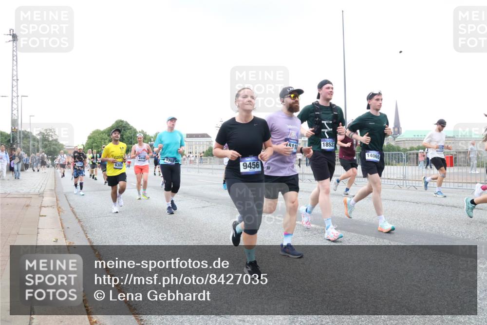 29.06.2025 - hella hamburg halbmarathon Lena Gebhardt http://msf.ph/oto/8427035 29.06.2025 10:53:43 Lombardsbrücke 6306, 9456, 5118, 18523, 14065, 1017, 1340, 1687, 1709, 1744, 1753, 1789, 1900, 1906, 1984, 2065, 2079, 2372, 2409, 2429, 2854, 3055, 3079, 3226, 3249, 3557, 4195, 4595, 4801, 5430, 5562, 5815, 5856, 5857, 5964, 6039, 6041, 6044, 6192, 6273, 6306, 6913, 6996, 7039, 7068, 7483, 7537, 7611, 7614, 7876, 7890, 8189, 8212, 8414, 8515, 8906, 8924, 9077, 9456, 9503, 9531, 9572, 9685, 9764, 9771, 9785, 10043, 10175, 10490, 11390, 12193, 12219, 12700 meine-sportfotos.de